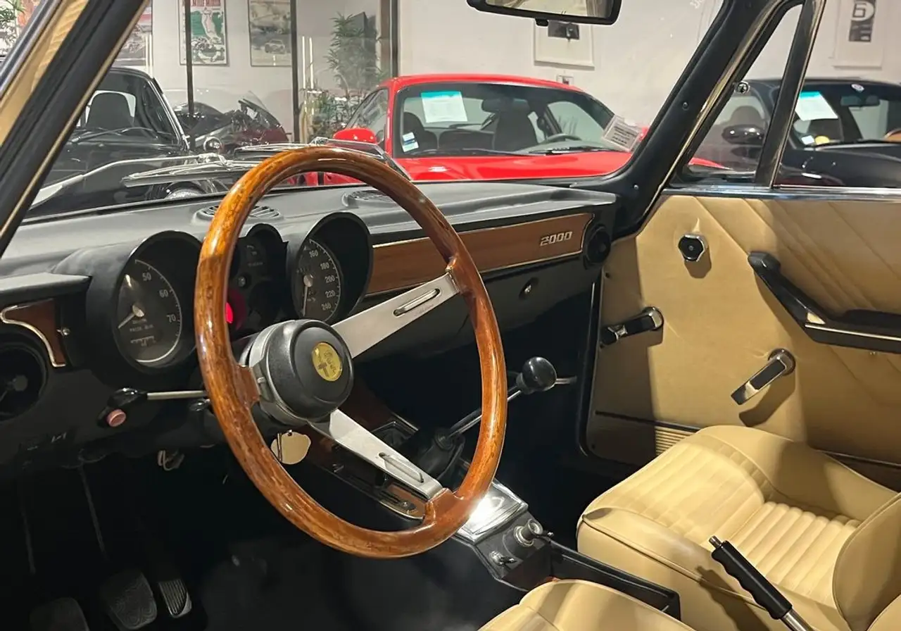 Alfa Romeo Giulia 2000 GT Veloce – Restauration Complète, foto 2