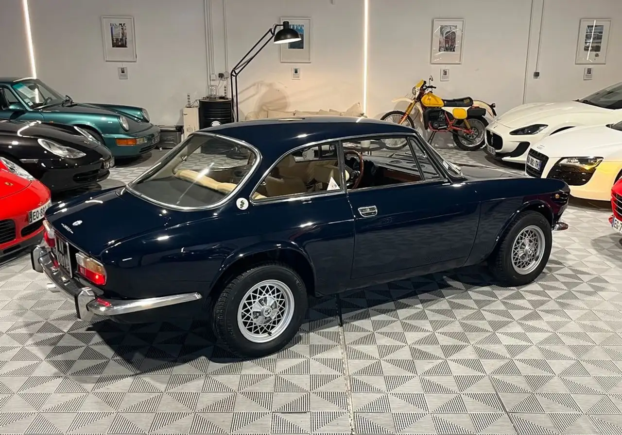 Alfa Romeo Giulia 2000 GT Veloce – Restauration Complète, foto 3