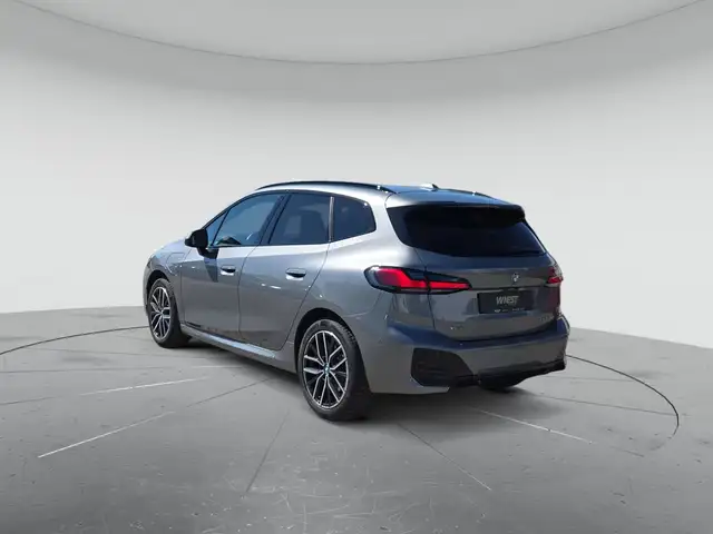 BMW 2 Series view 3