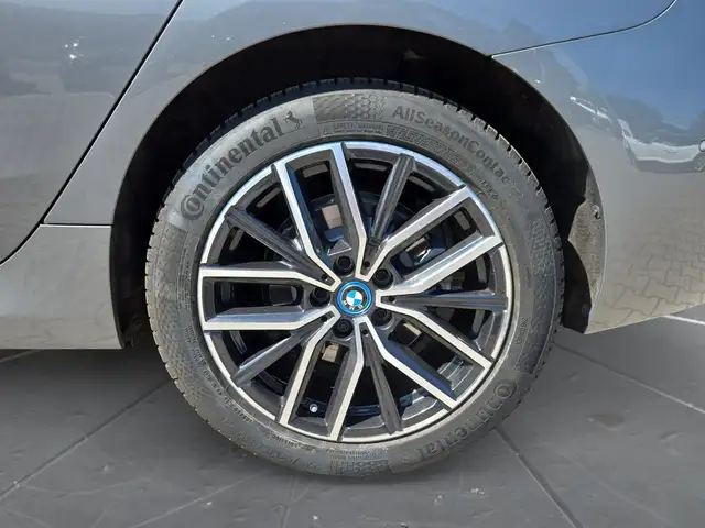 BMW 2 Series view 14