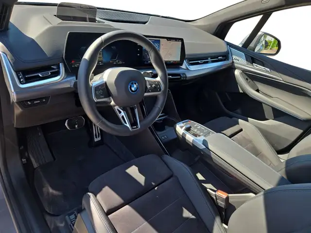 BMW 2 Series view 4