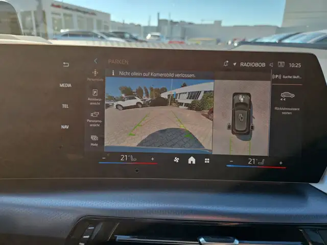 BMW 2 Series view 18