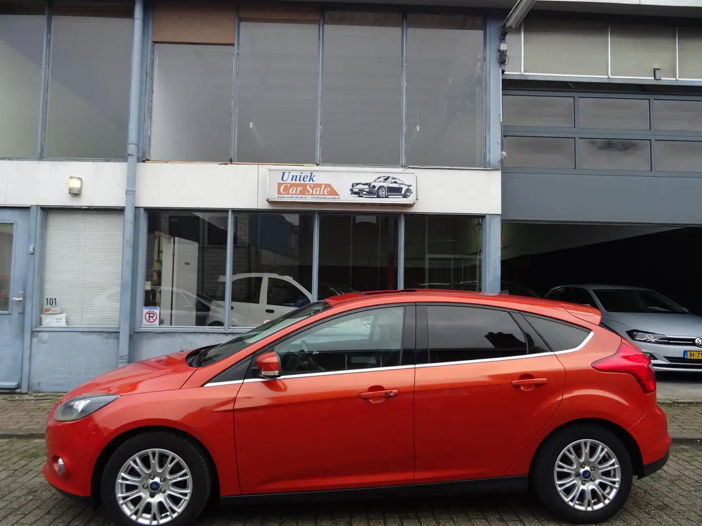 Ford Focus 1.6 TI-VCT Titanium Oranje - 2
