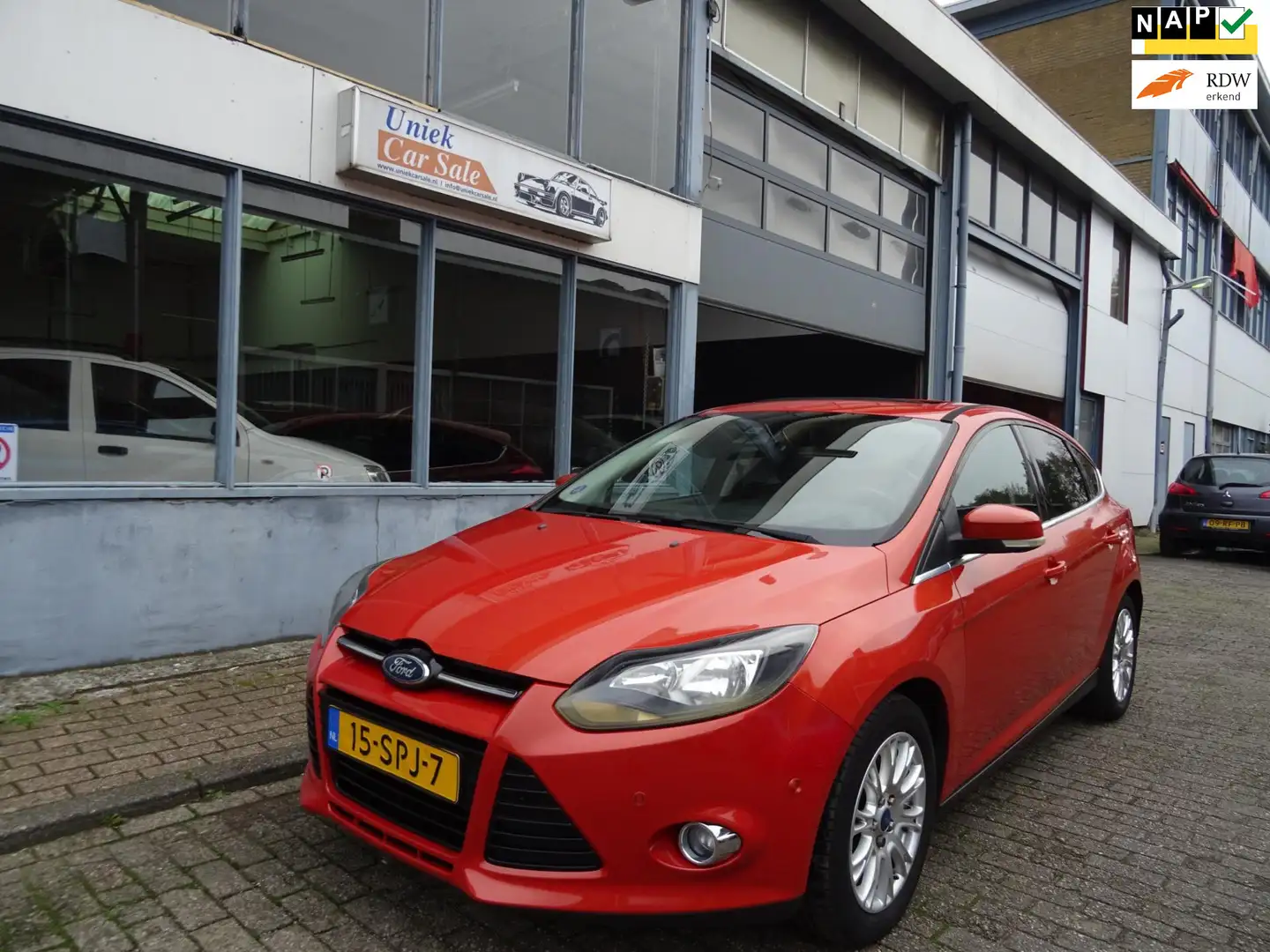 Ford Focus 1.6 TI-VCT Titanium Oranje - 1
