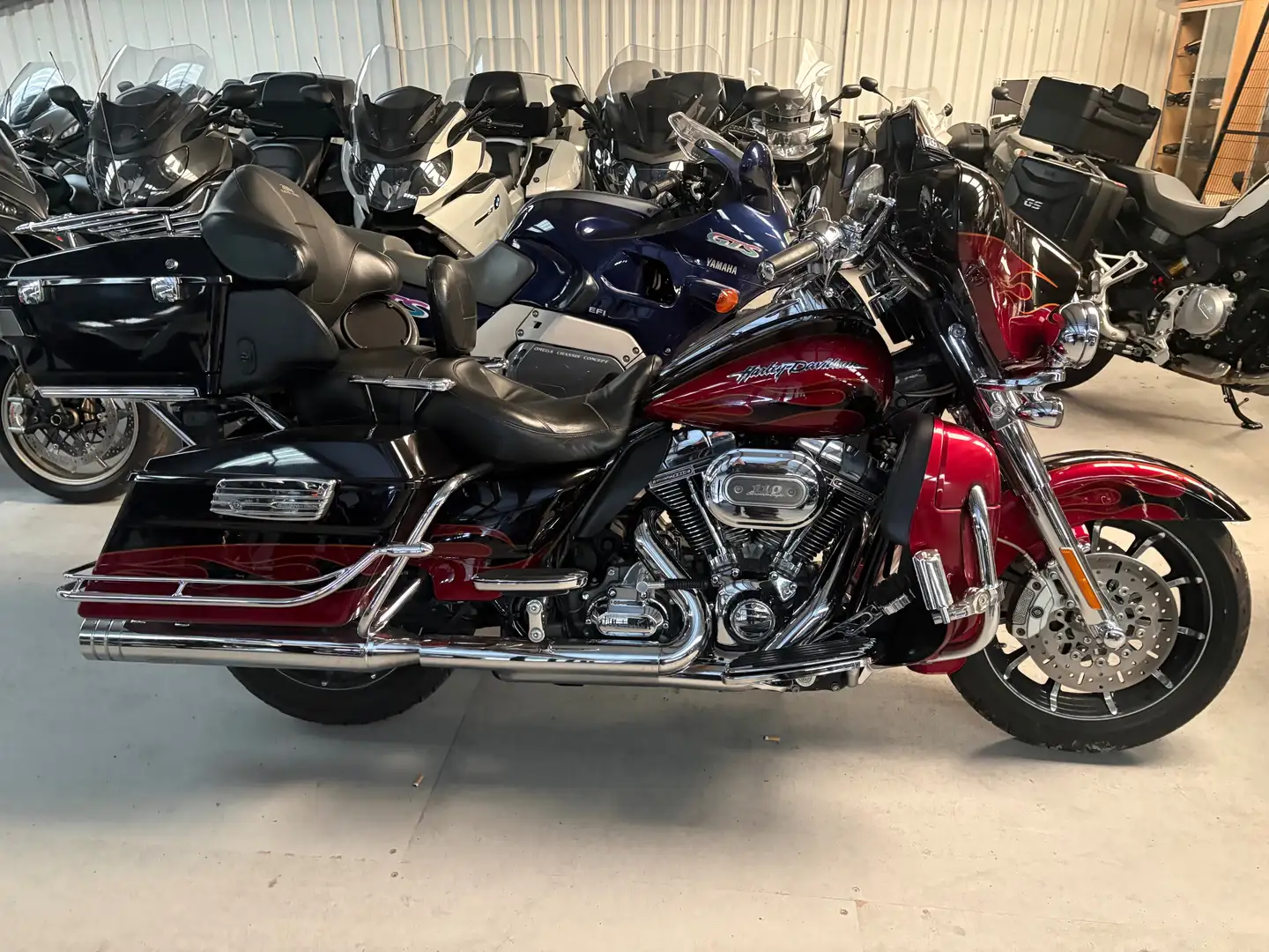 Harley-Davidson CVO Limited Rojo - 1