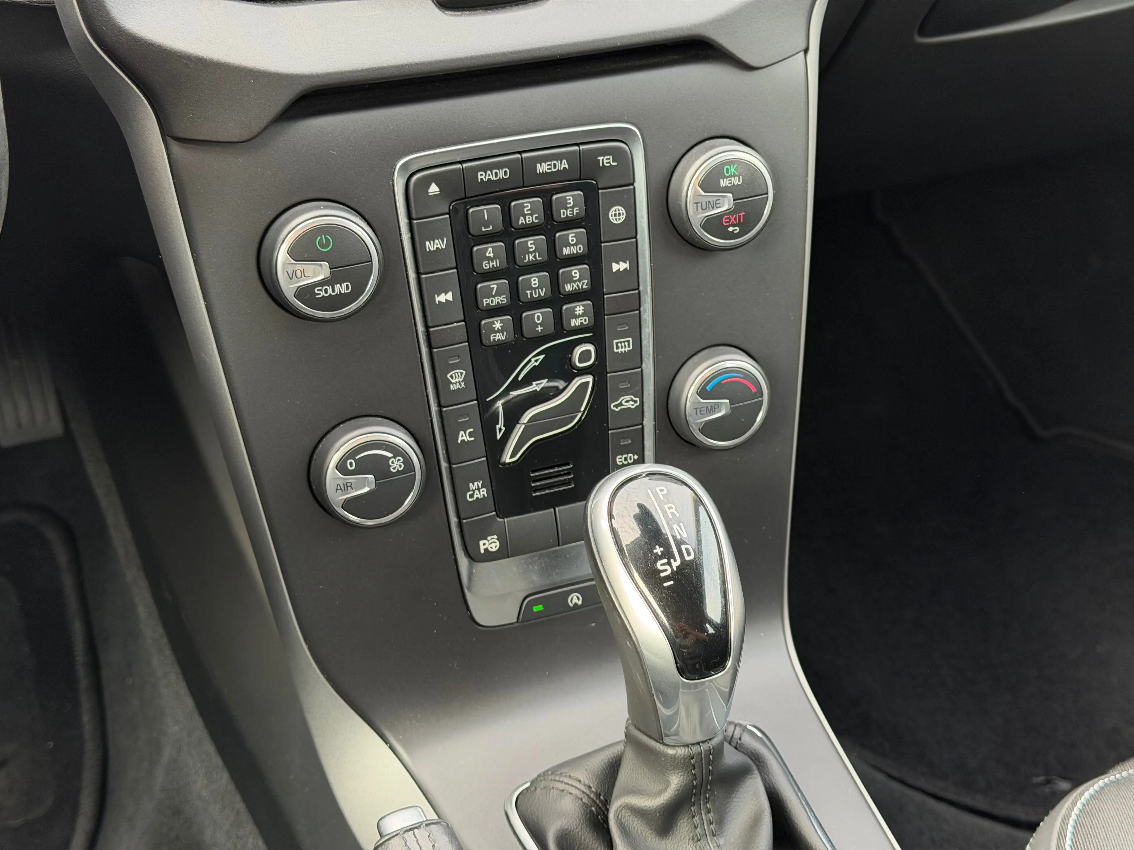 Volvo V40 V40 2.0D/Boite Automatique — photo 13