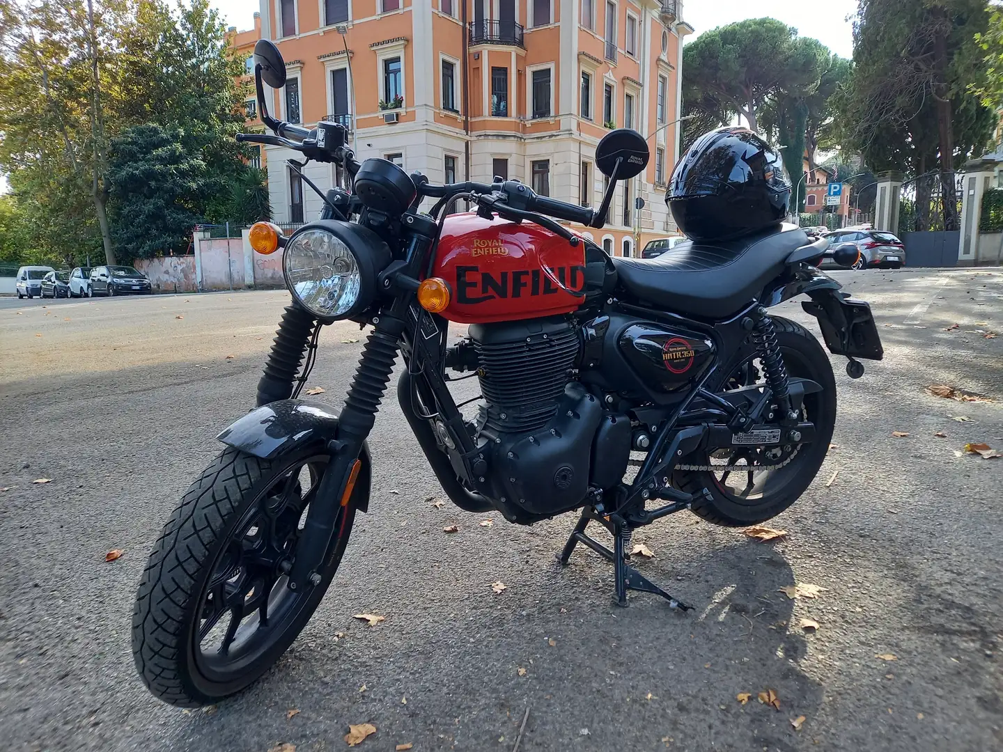 Royal Enfield HNTR350 Rebel Red Rouge - 1
