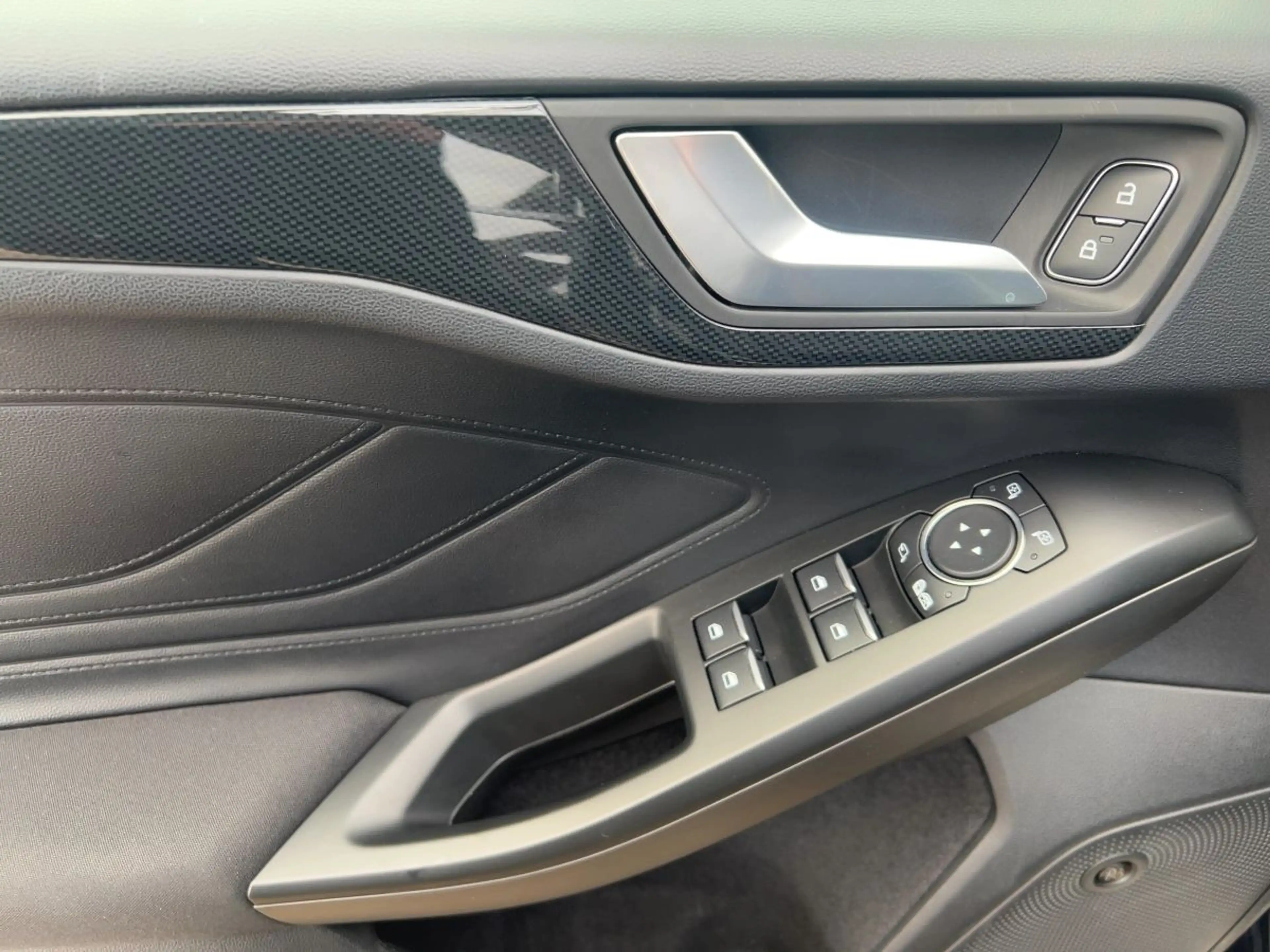 Ford Focus Turnier 1.0 EcoBoost Hybrid ST-Line 6-Gang — photo 12