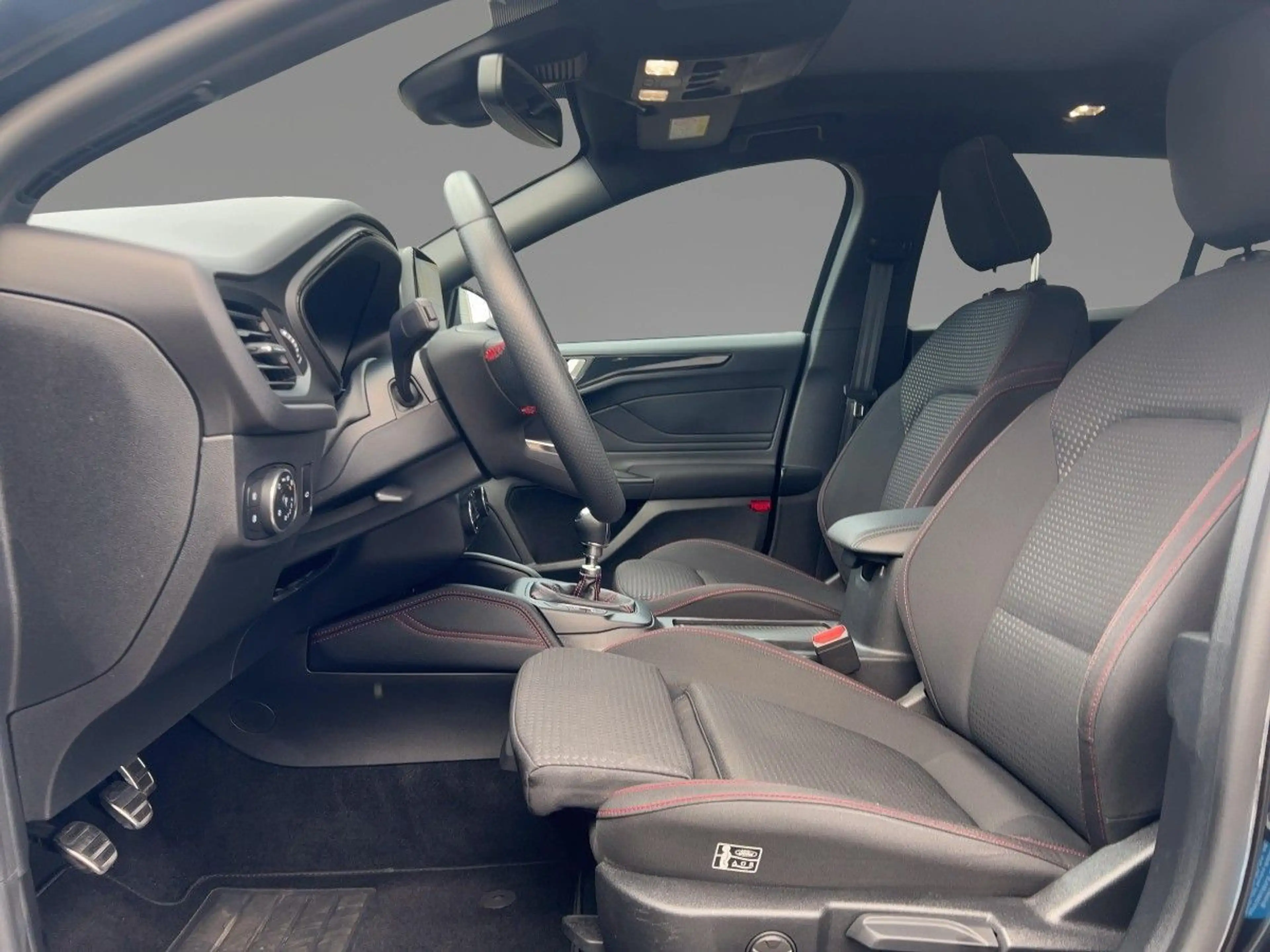 Ford Focus Turnier 1.0 EcoBoost Hybrid ST-Line 6-Gang — photo 7