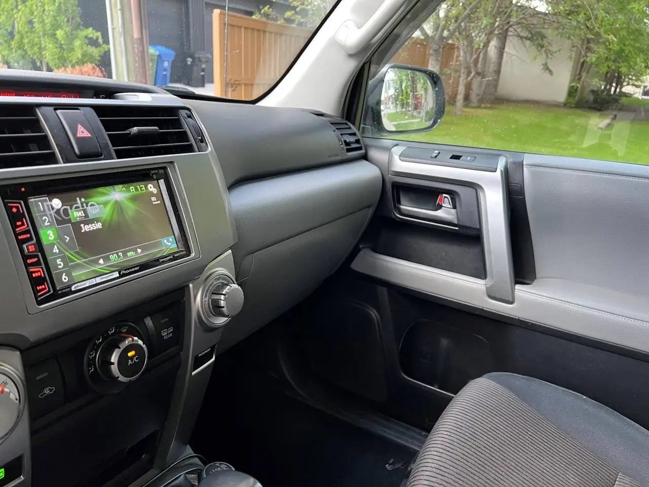 Toyota 4-Runner снимка Toyota 4-Runner