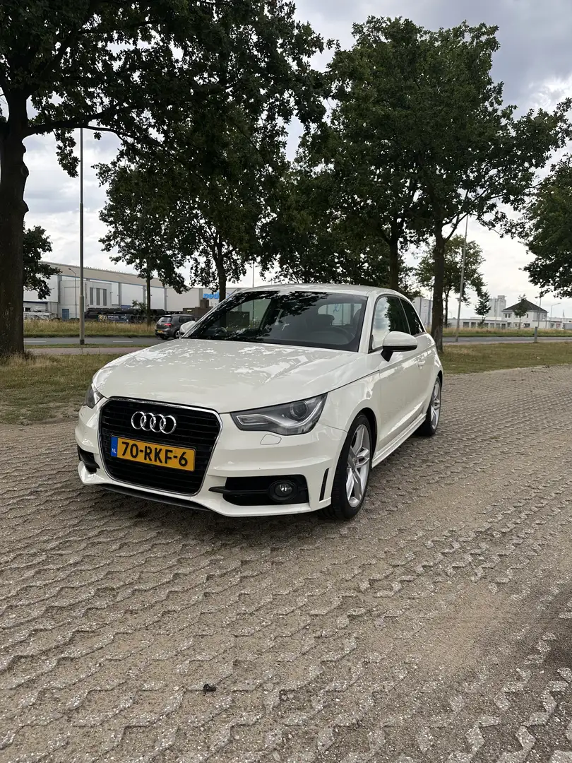 Audi A1 1.2 TFSI S line Sportpaket - 2