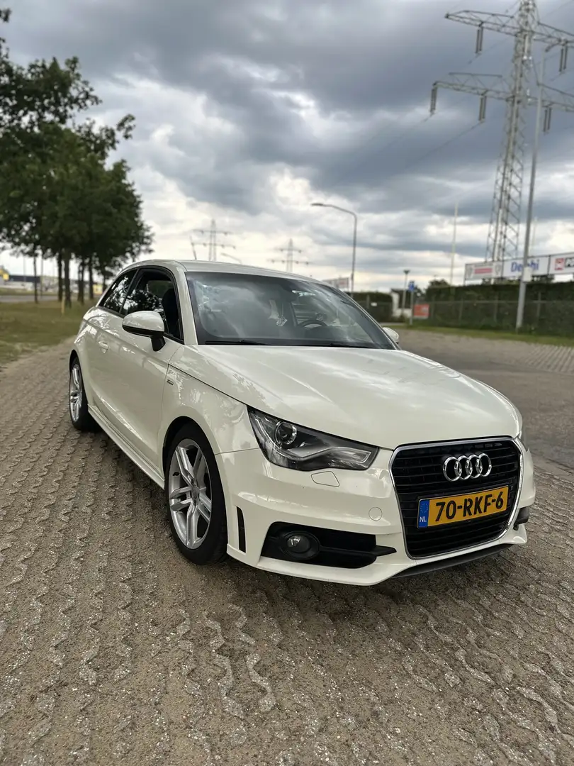 Audi A1 1.2 TFSI S line Sportpaket - 1
