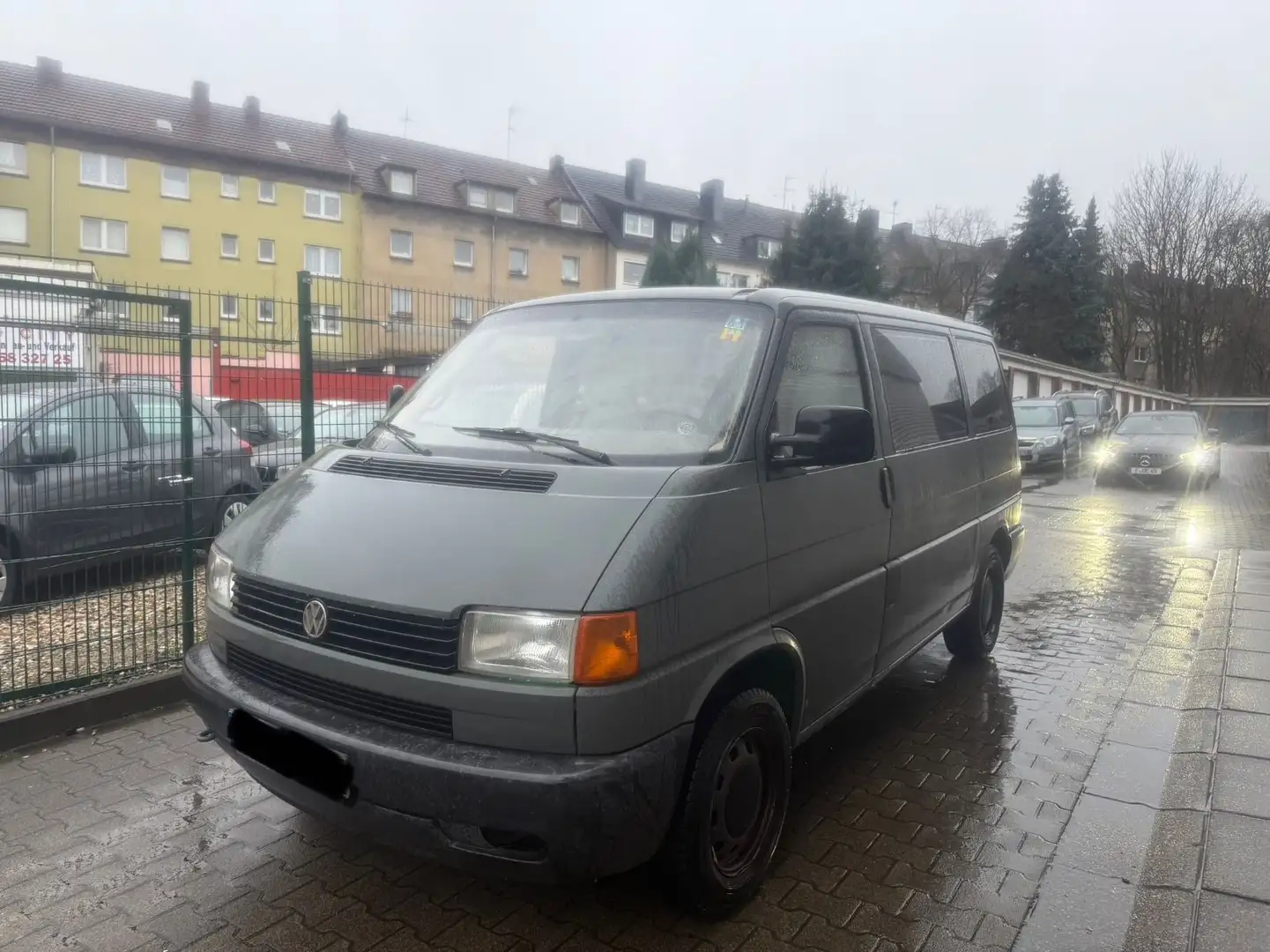 Volkswagen T4 Kombi Transporter *8SITZER *TÜV NEU *2.HAND Grün - 1