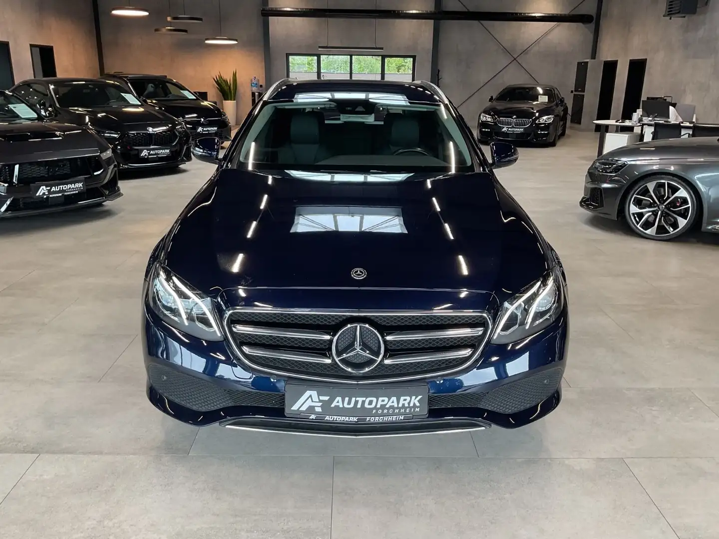 Mercedes-Benz E 300 de T Avantgarde LED Navi Teilleder 18" Blau - 2