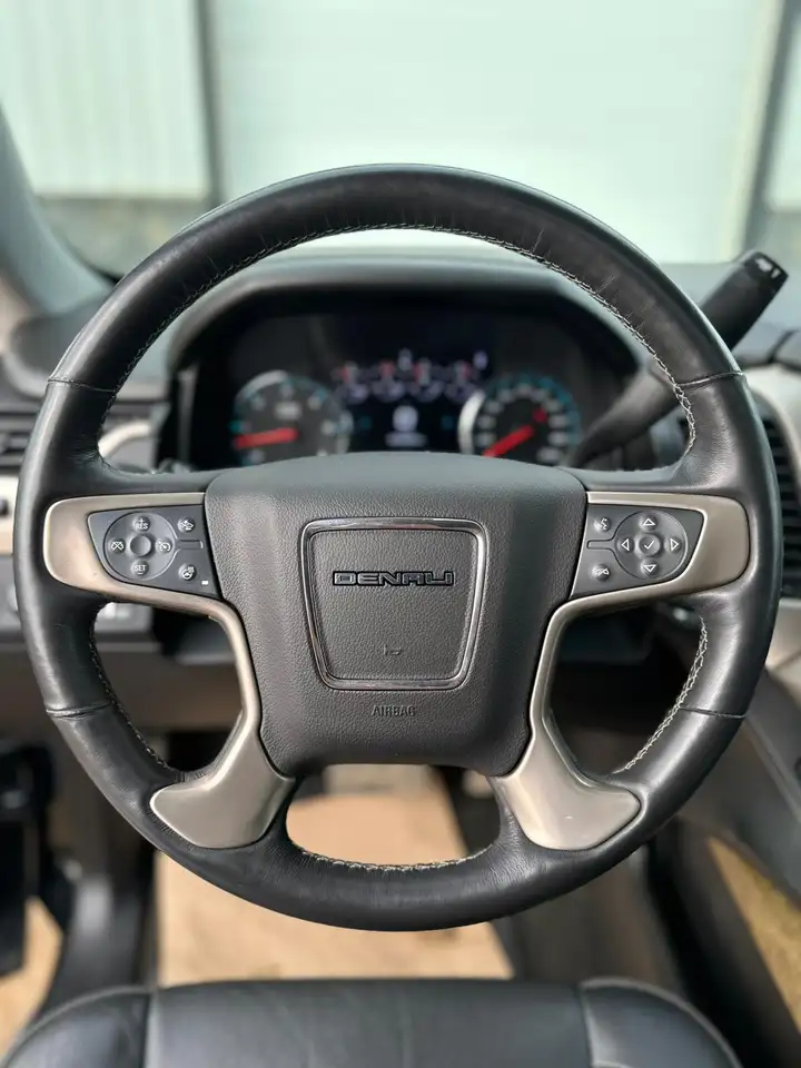GMC Yukon снимка GMC Yukon