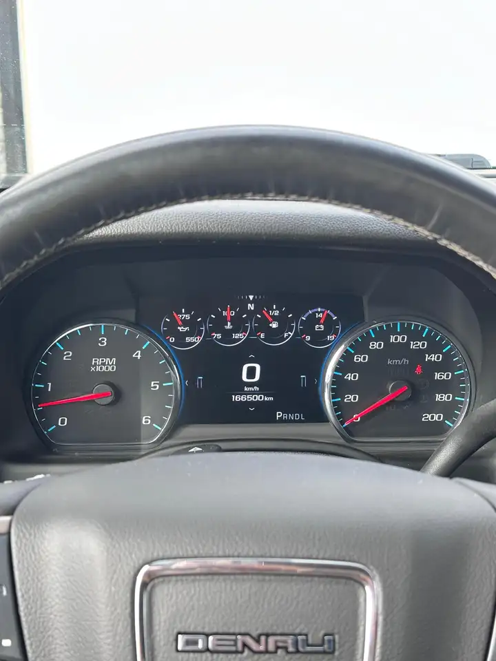 GMC Yukon снимка GMC Yukon
