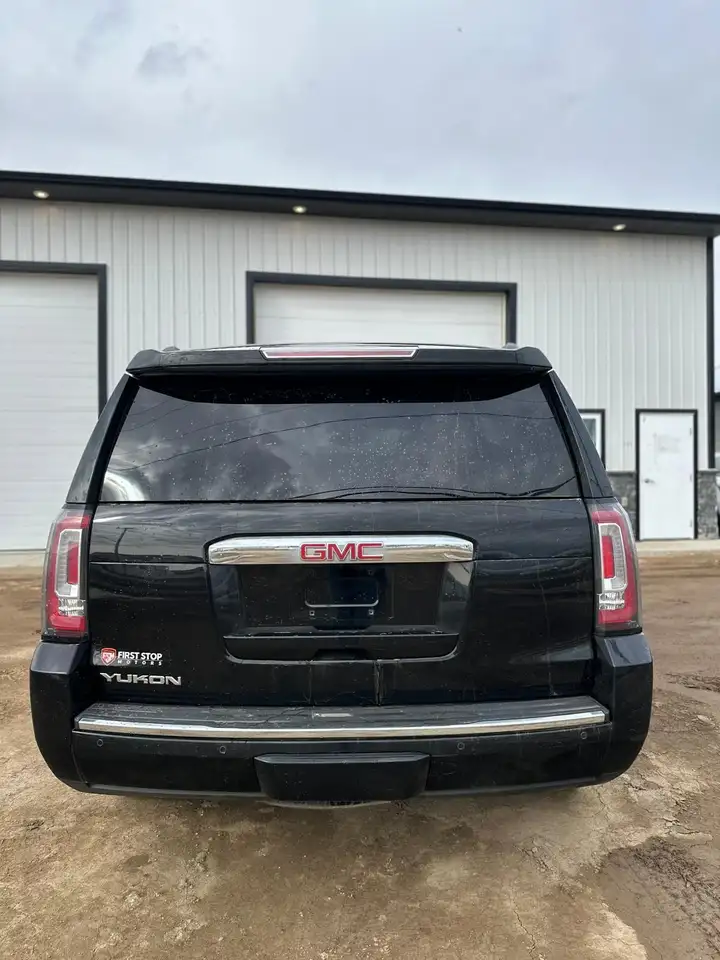 GMC Yukon снимка GMC Yukon