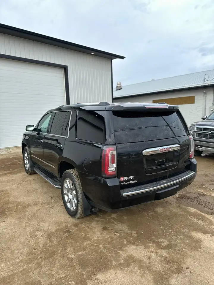 GMC Yukon снимка GMC Yukon