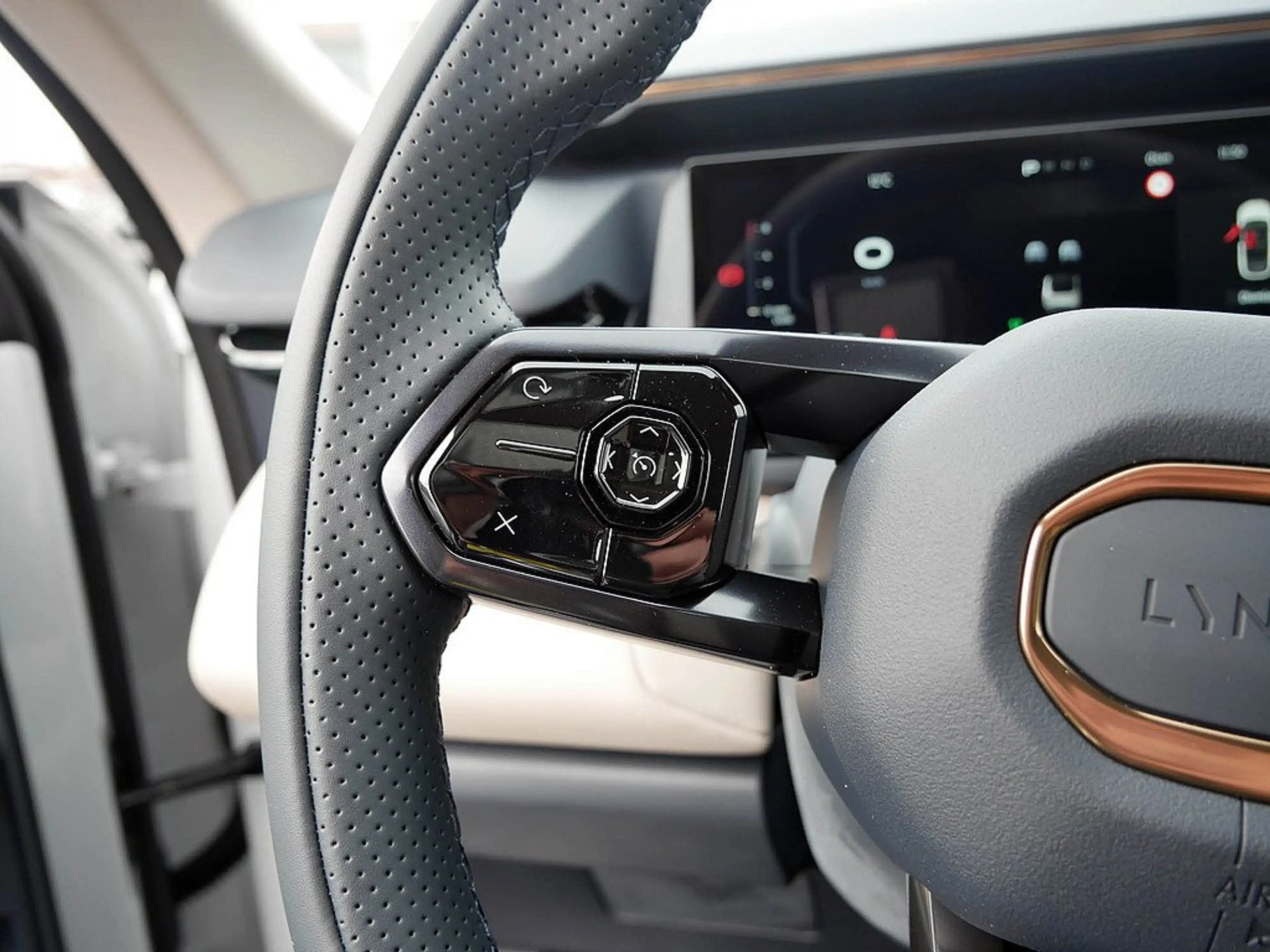 Lynk & Co 08 More Plug-In Hybrid SOFORT VERFÜGBAR — photo 25