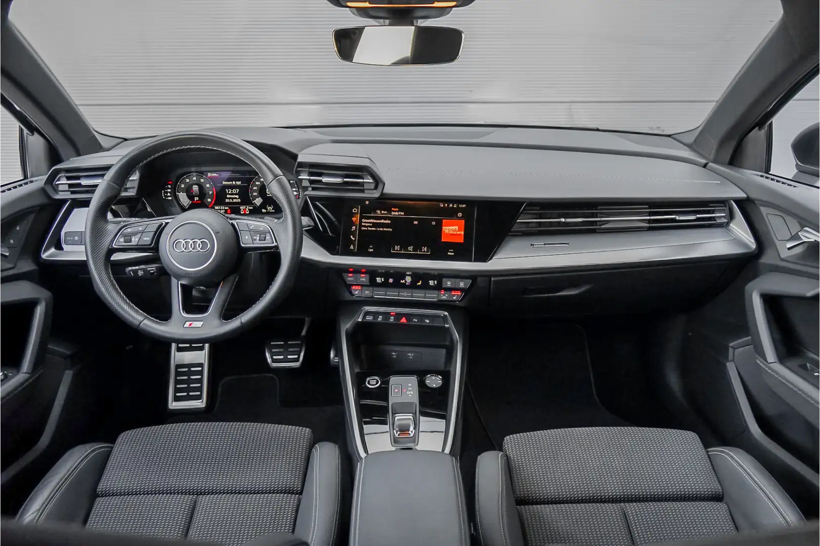 Audi A3 Sportback 35 TFSI S-Edition CarPlay ACC 18 Inch Grijs - 2