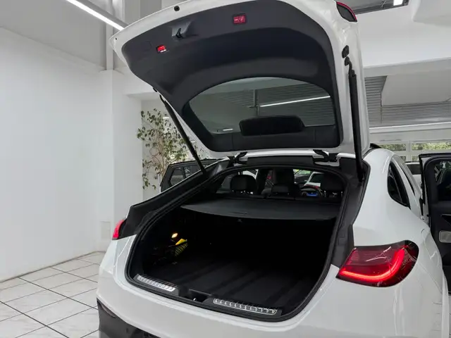 Mercedes-Benz 300 view 10