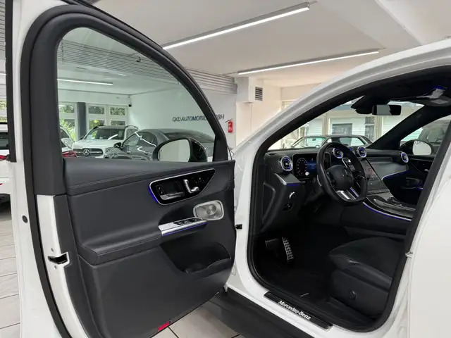 Mercedes-Benz 300 view 6