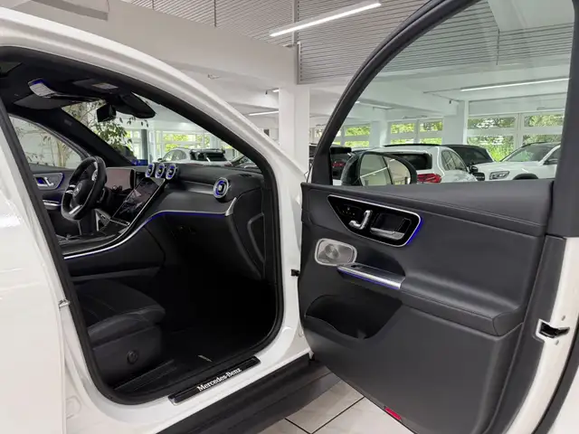Mercedes-Benz 300 view 8