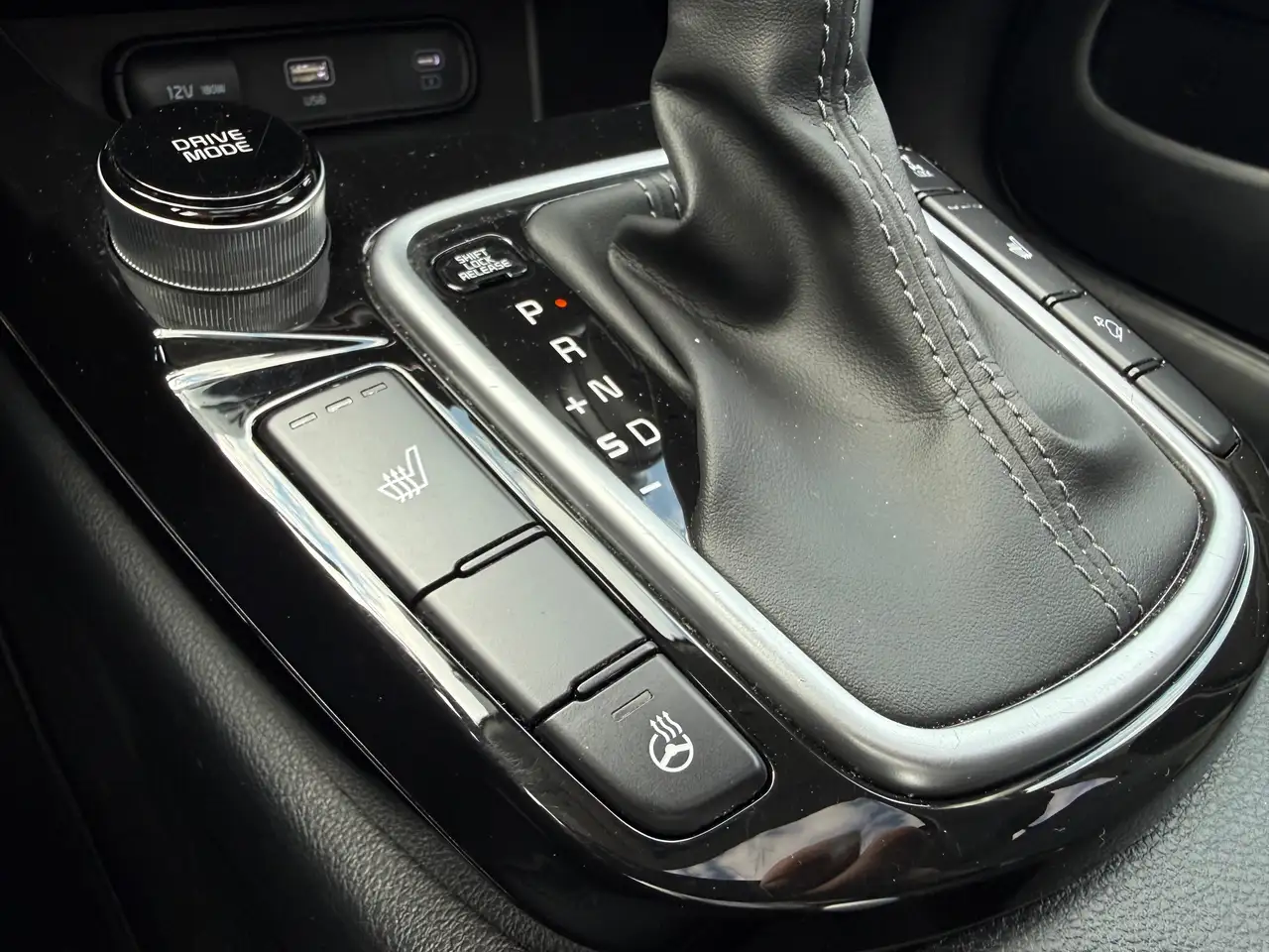 Kia Seltos снимка Kia Seltos