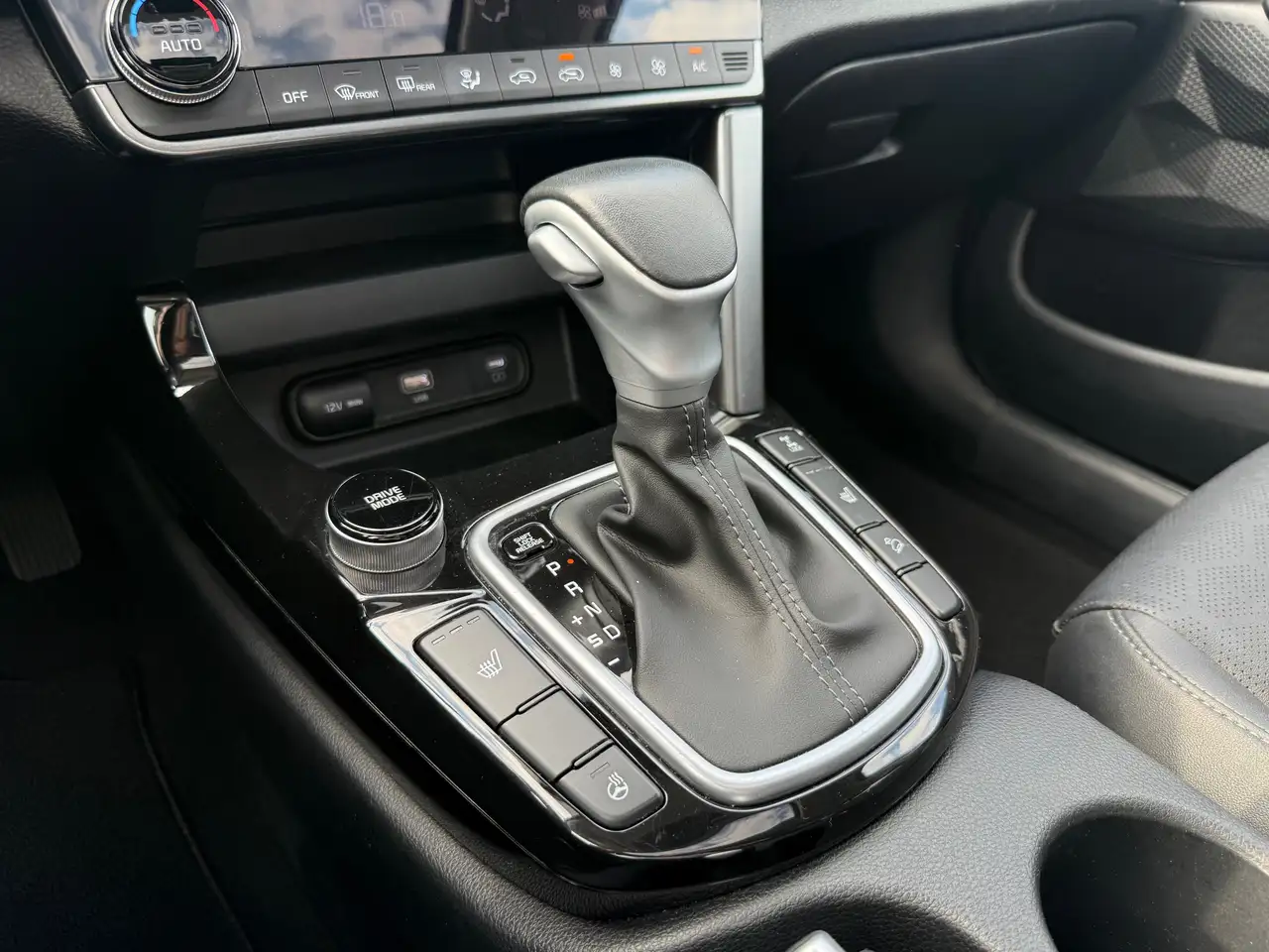 Kia Seltos снимка Kia Seltos