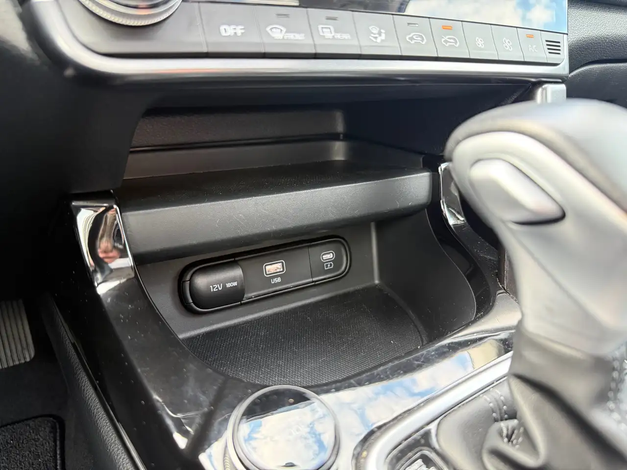 Kia Seltos снимка Kia Seltos