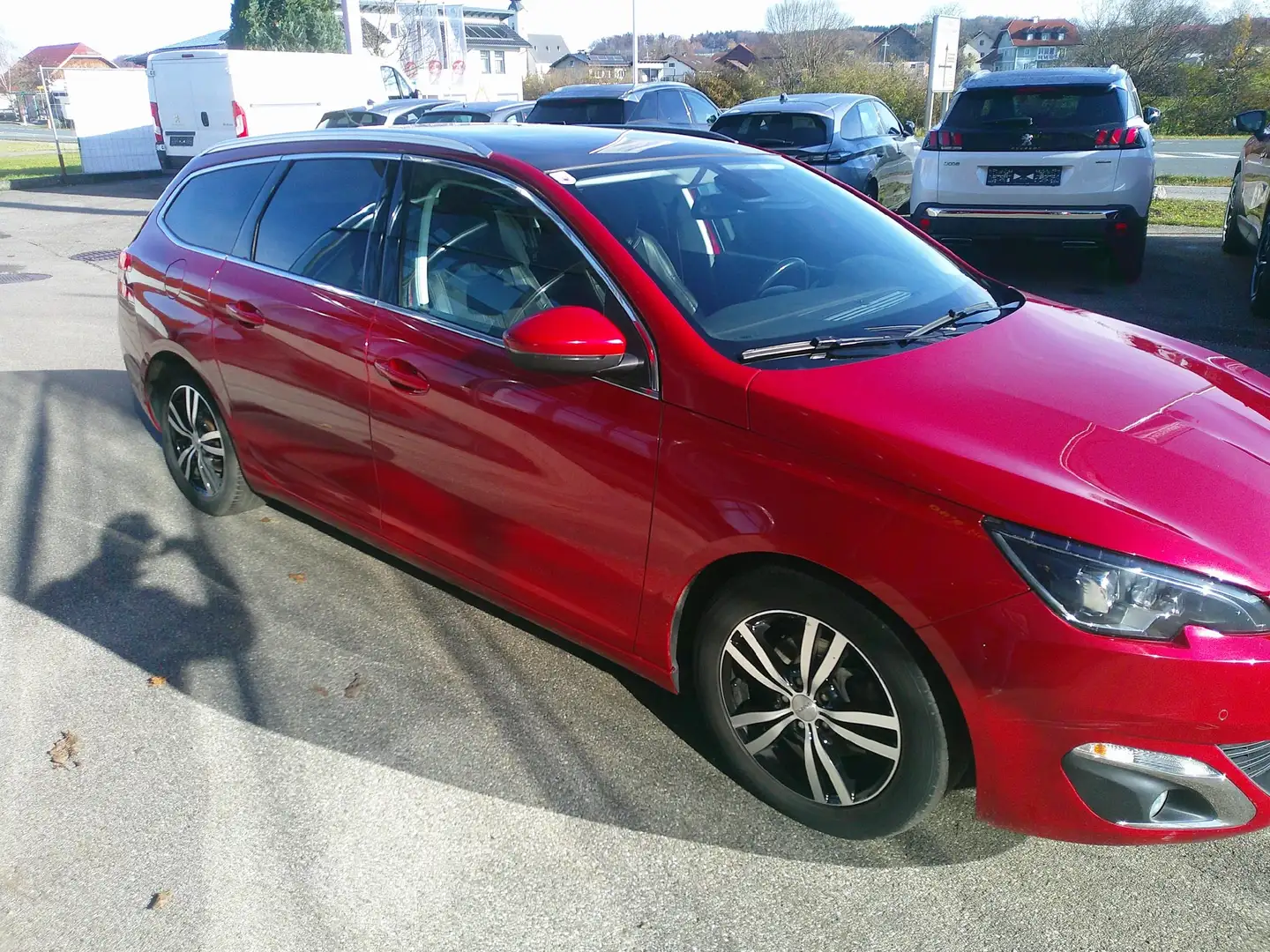 Peugeot 308 Allure B-HDI 100PS S&S Rot - 2