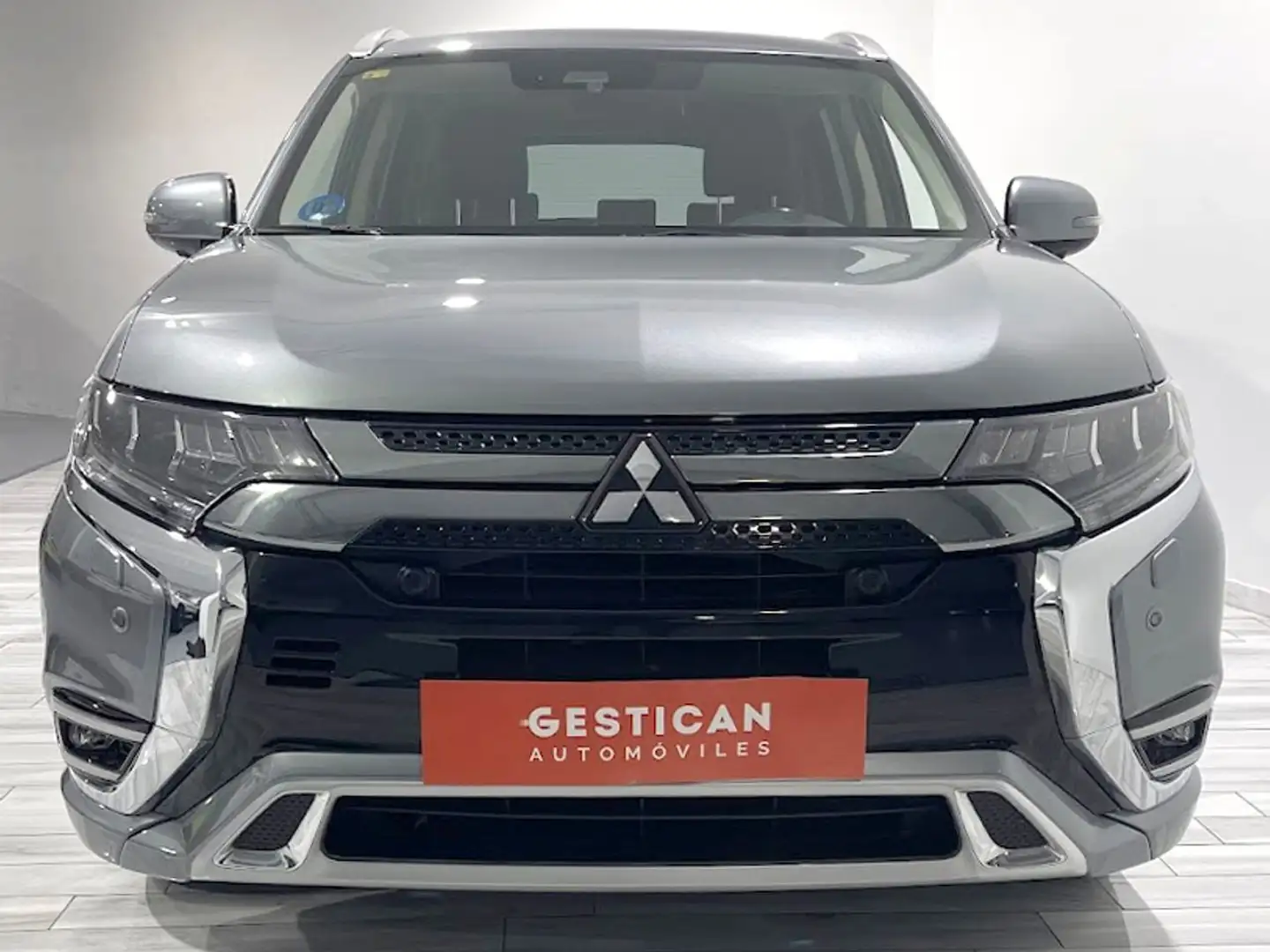 Mitsubishi Outlander 2.4 PHEV Kaiteki Auto 4WD - 2