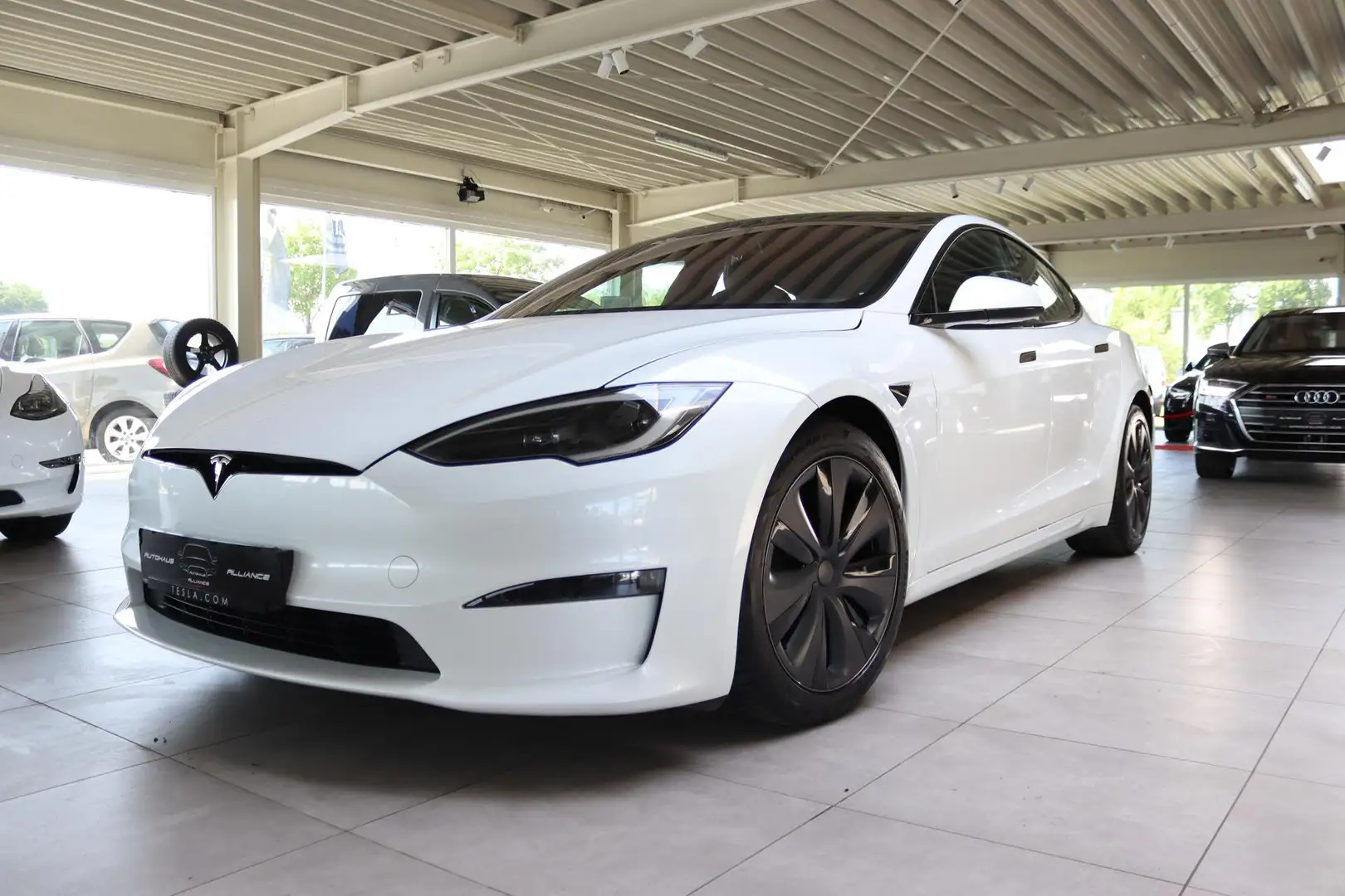 Tesla Model S Dual 493 kW (670 PS), Automatik, Allrad Weiß - 1