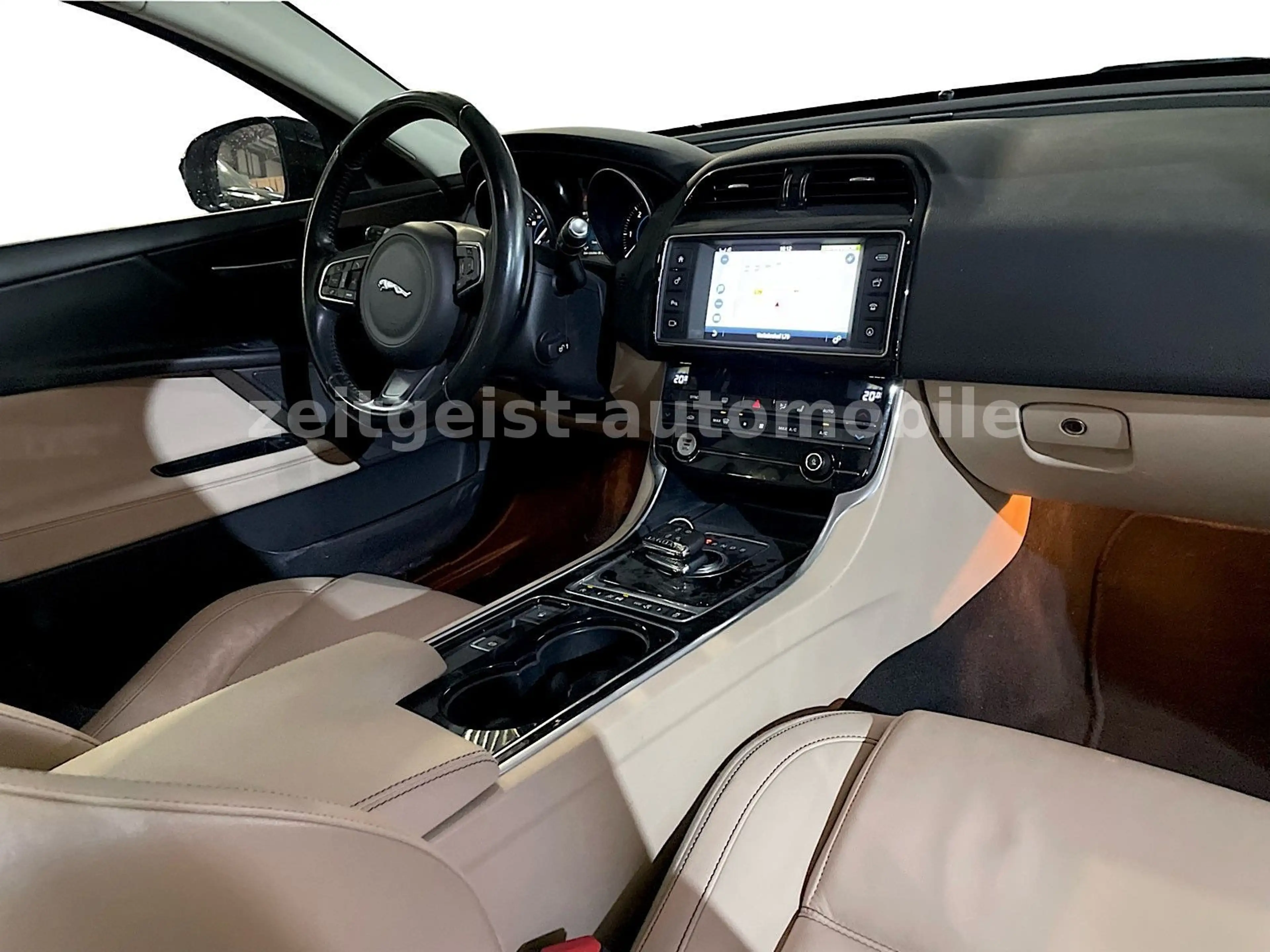 Jaguar XE 2.0d*Prestige*LEDER*STEUERKETTEN NEU*5 — photo 8