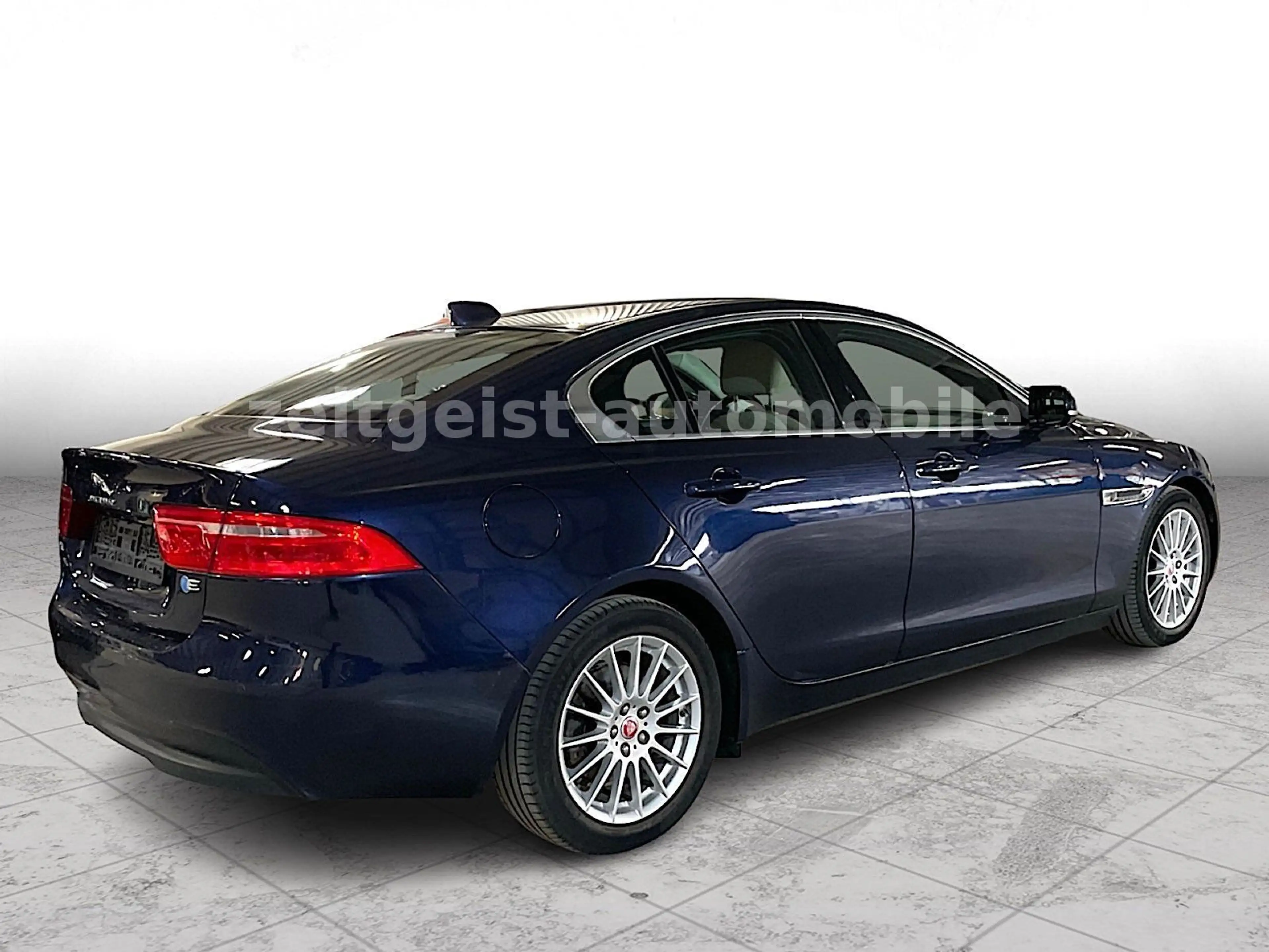 Jaguar XE 2.0d*Prestige*LEDER*STEUERKETTEN NEU*5 — photo 5