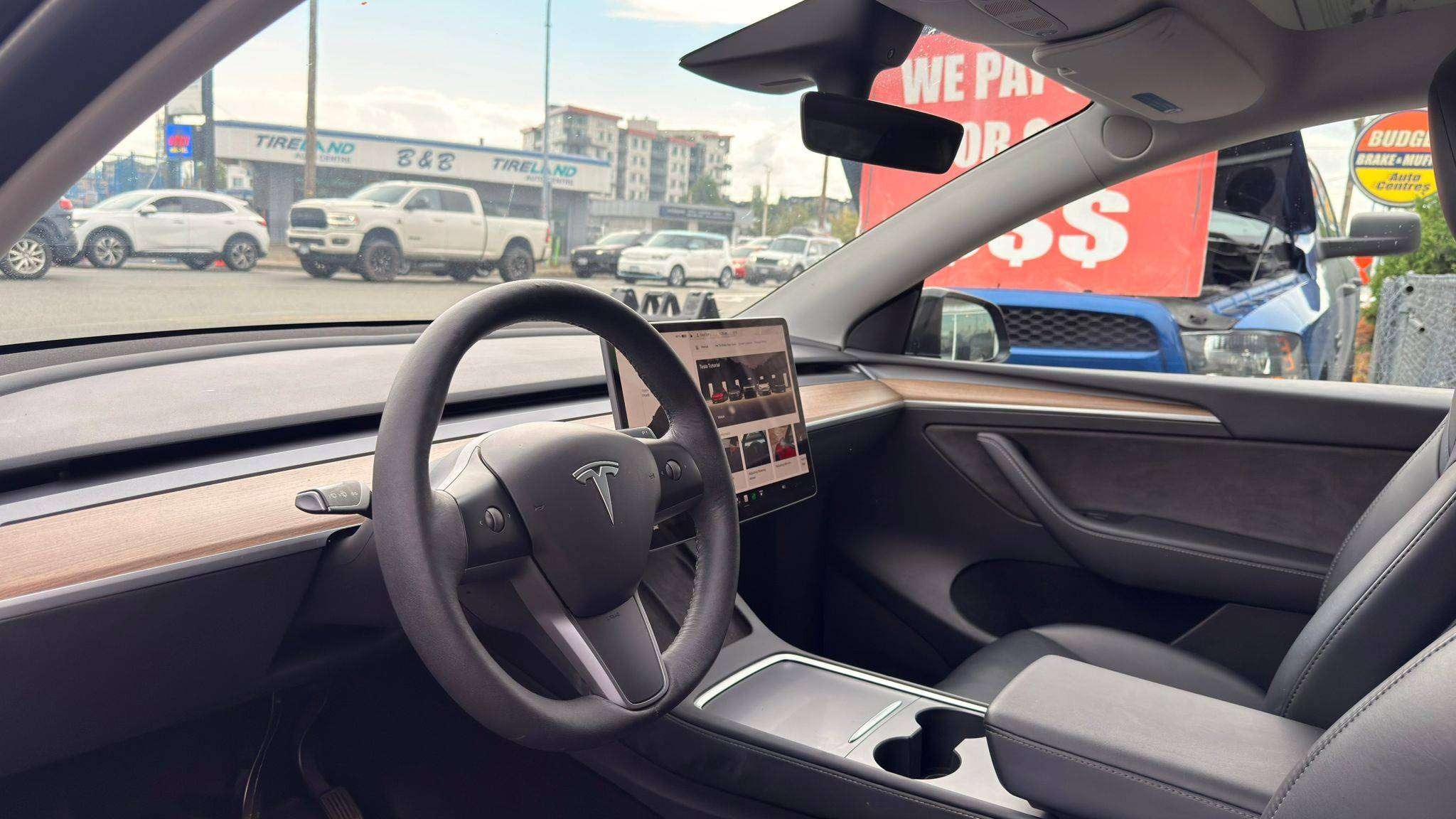 2022 Tesla Model Y — view 8
