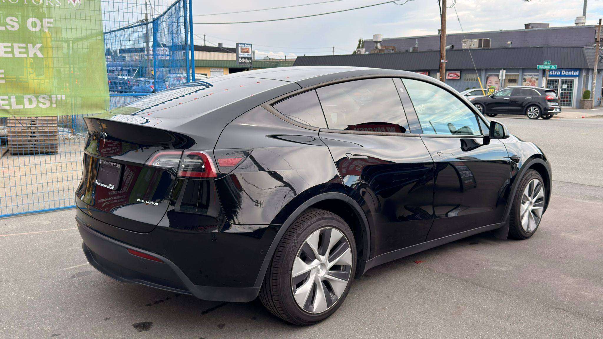 2022 Tesla Model Y — view 5