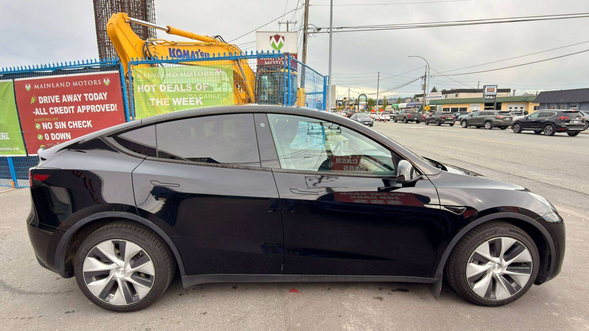 2022 Tesla Model Y — view 4