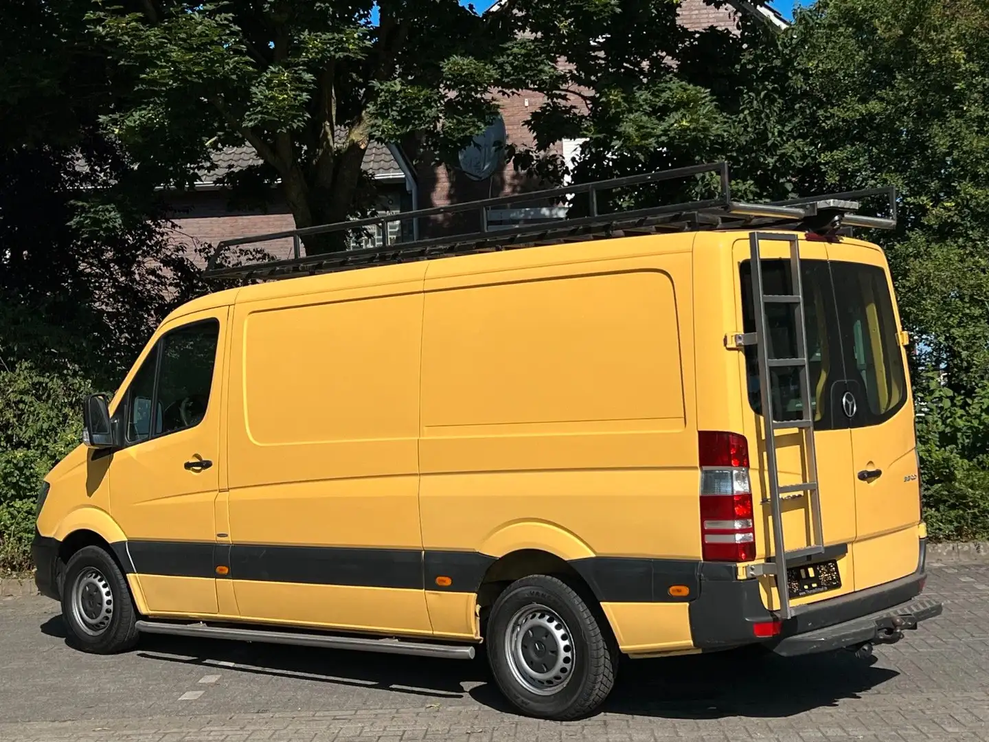 Mercedes-Benz Sprinter 313 BlueTec Lang L2H1 Klima Ahk Euro 5 Geel - 2