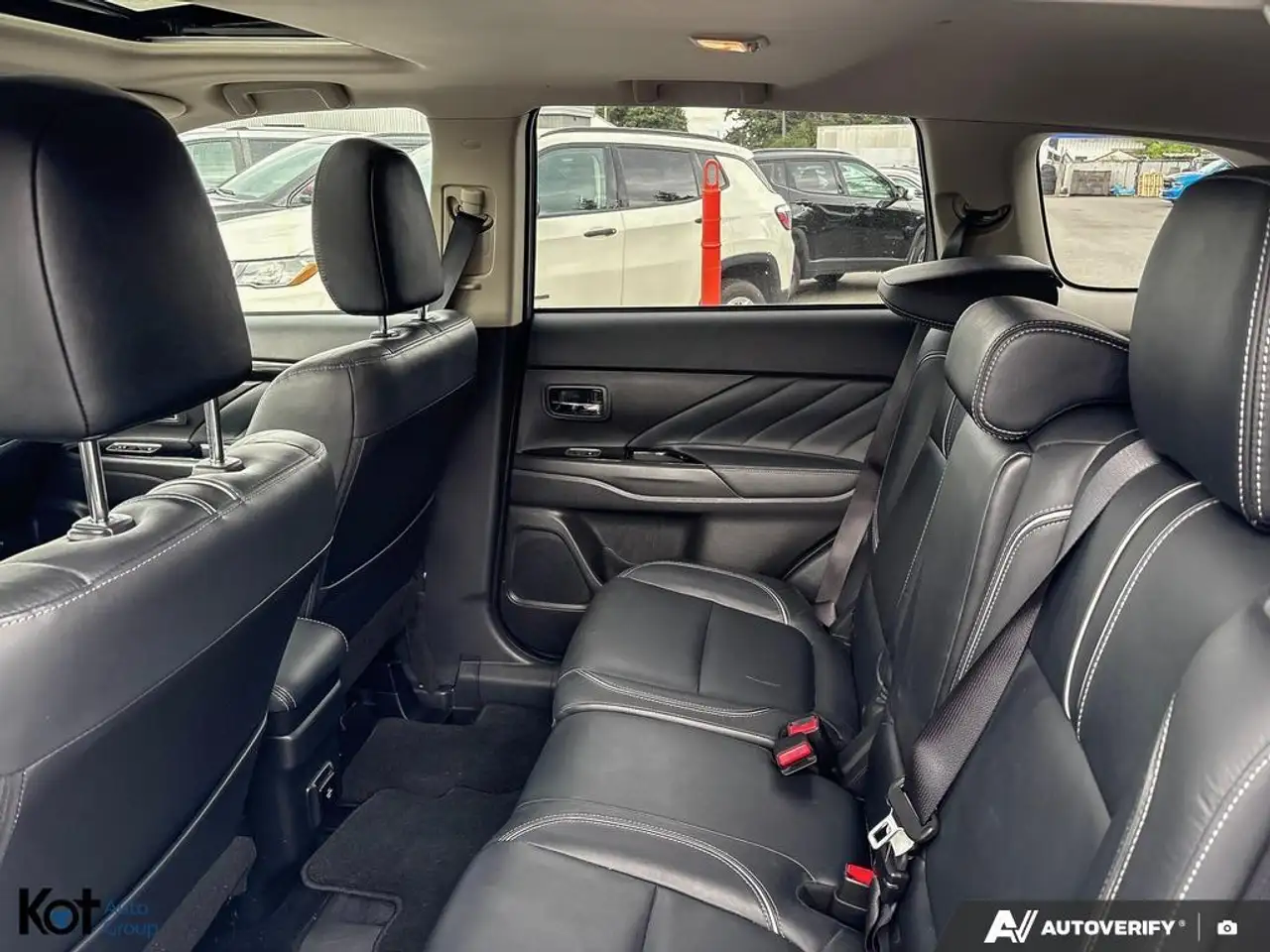 Mitsubishi Outlander снимка Mitsubishi Outlander