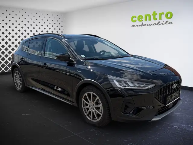 Ford Focus view 3