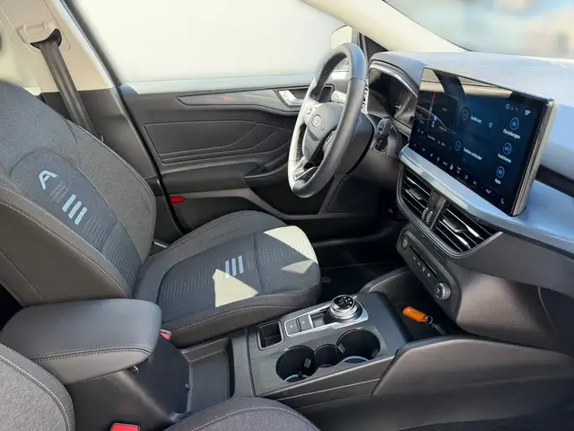Ford Focus view 8