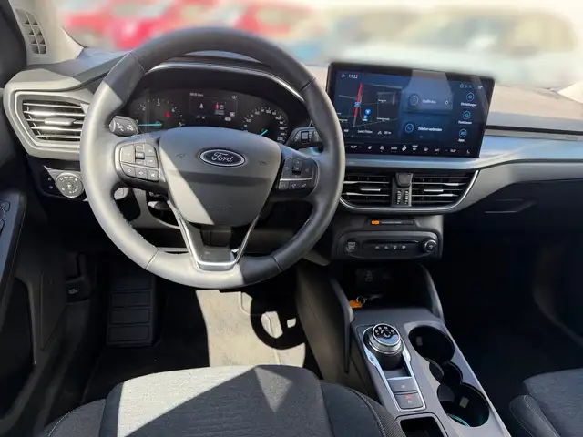 Ford Focus view 10