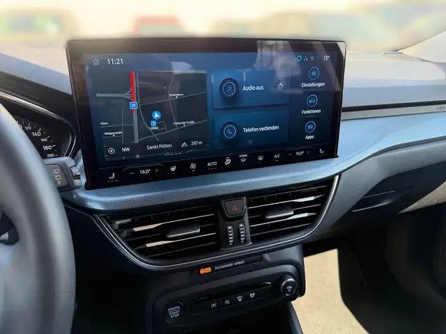 Ford Focus view 12