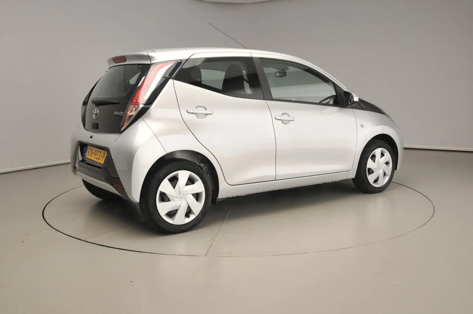 Toyota Aygo 1.0 VVT-i x-play | Navi | Airco | Snelheidsbegrenz Gris - 2