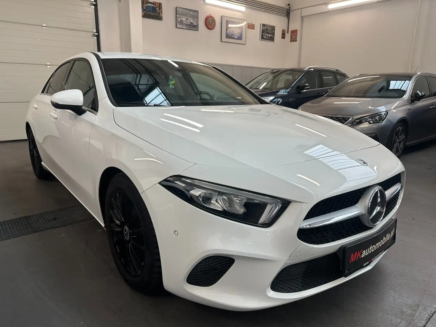 Mercedes-Benz A 180 LIMUSINE  STYLE AUTOMATIK 1.BESITZ NUR 79.500 KM Weiß - 1