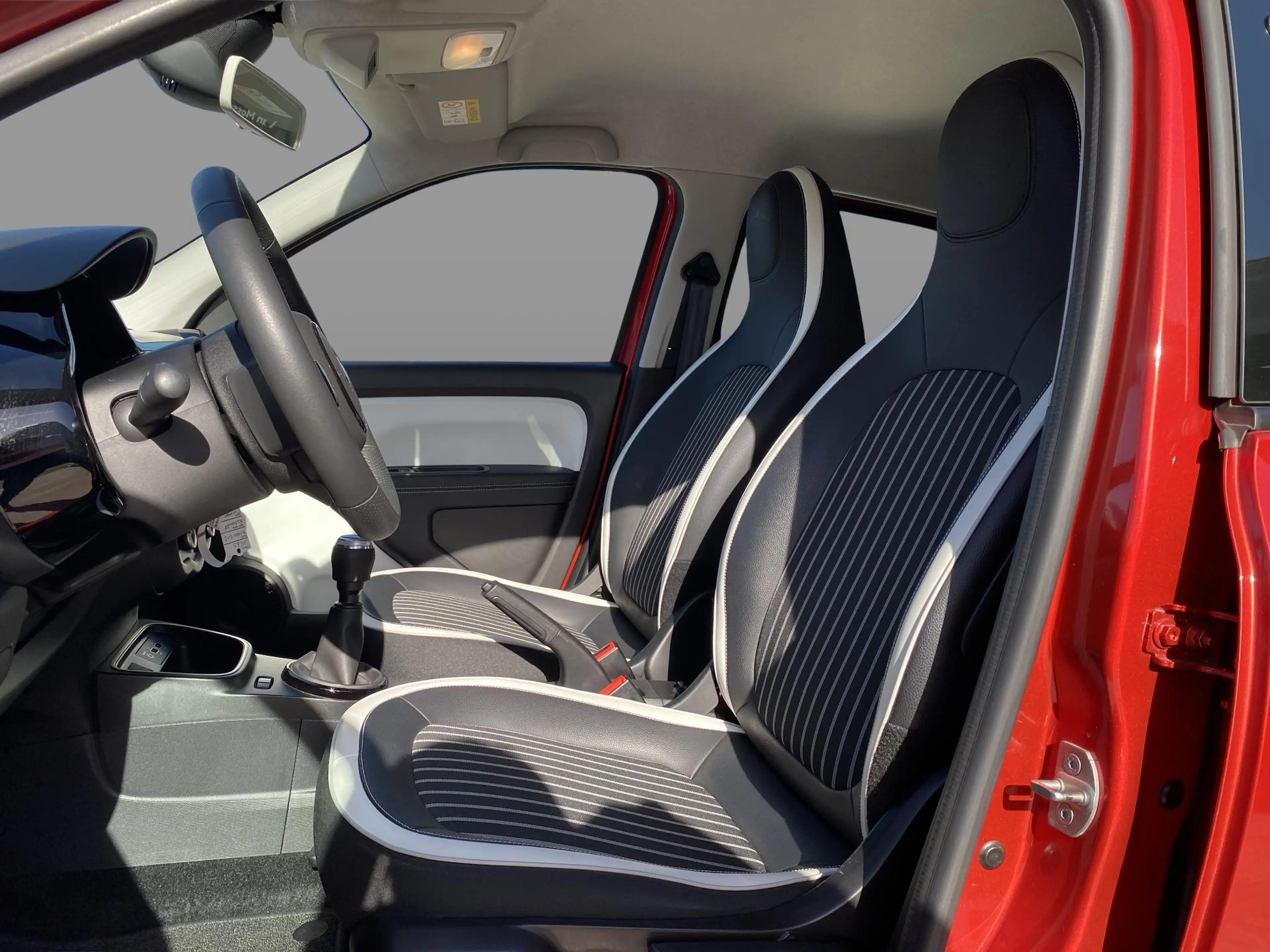 Renault Twingo Intens 0.9 SCe 65 GPF — photo 13