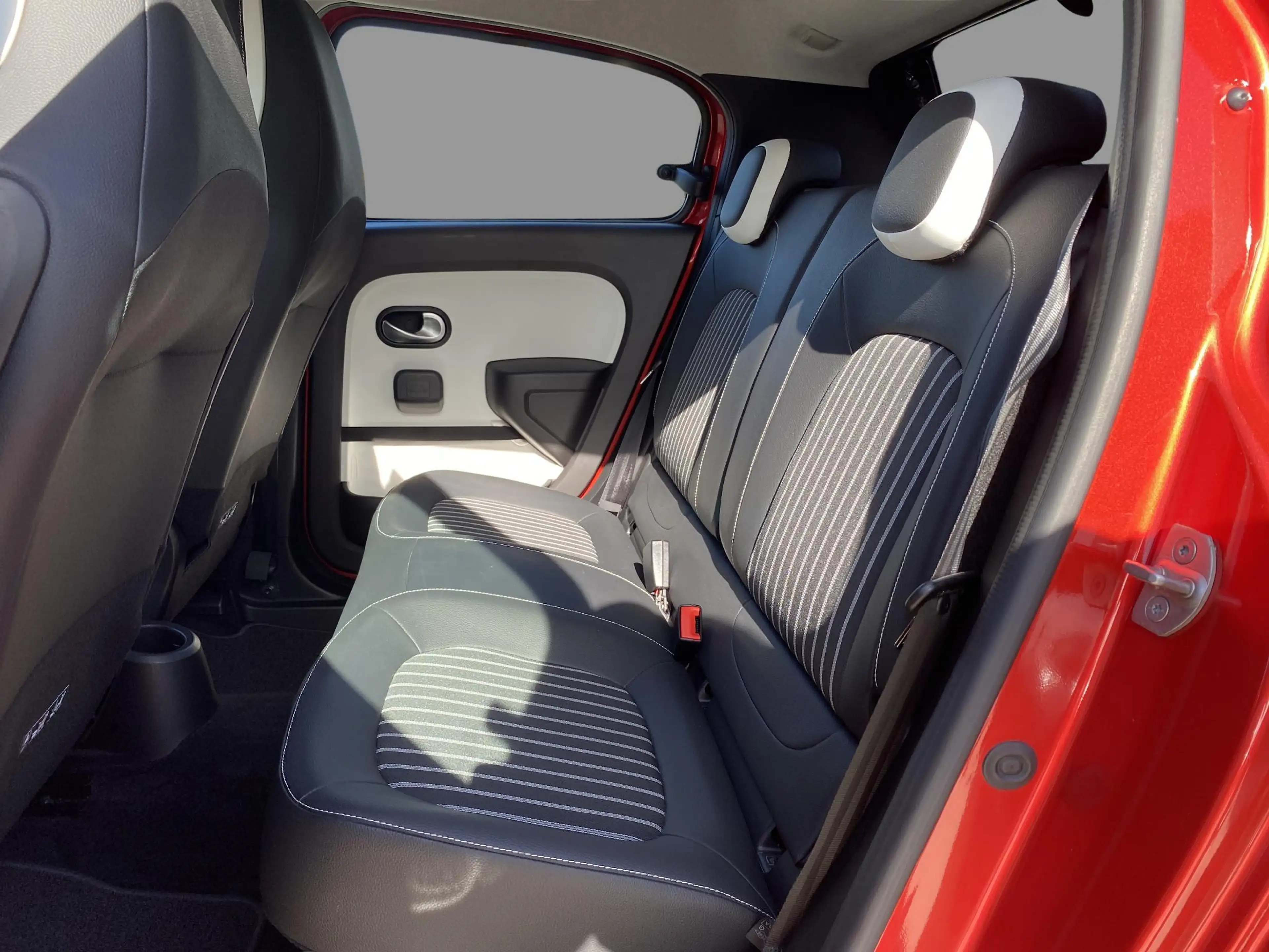 Renault Twingo Intens 0.9 SCe 65 GPF — photo 14