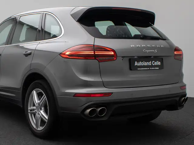 Porsche Cayenne view 15