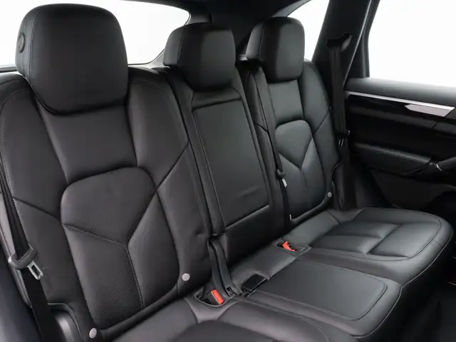 Porsche Cayenne view 28